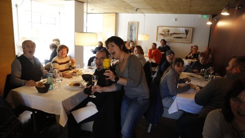 El director de Catalunya Ràdio, Saül Gordillo, assisteix al programa especial de Catalunya migdia amb Òscar Fernárndez i Empar Moliner amb oients al restaurant Boira de Girona, tertulians gironins i entrevista a l'alcaldessa de la ciutat, Marta Madrenas. Girona. 14 de gener de 2020