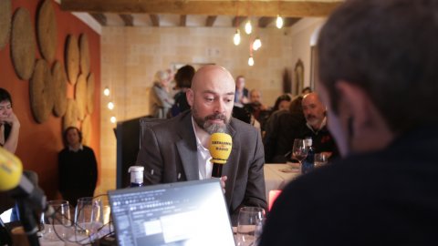 El director de Catalunya Ràdio, Saül Gordillo, assisteix al programa especial de Catalunya migdia amb Òscar Fernárndez i Empar Moliner amb oients al restaurant Casa Balcells, tertulians tarragonins i entrevista a l'alcalde de la ciutat, Pau Ricomà. Tarragona. 15 de gener de 2020