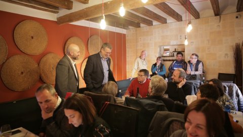 El director de Catalunya Ràdio, Saül Gordillo, assisteix al programa especial de Catalunya migdia amb Òscar Fernárndez i Empar Moliner amb oients al restaurant Casa Balcells, tertulians tarragonins i entrevista a l'alcalde de la ciutat, Pau Ricomà. Tarragona. 15 de gener de 2020