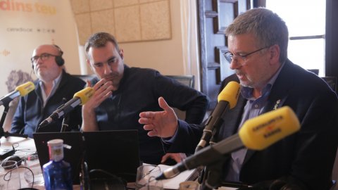 El director de Catalunya Ràdio, Saül Gordillo, assisteix al programa especial de Catalunya migdia amb Òscar Fernárndez i Empar Moliner amb oients al restaurant Casa Balcells, tertulians tarragonins i entrevista a l'alcalde de la ciutat, Pau Ricomà. Tarragona. 15 de gener de 2020