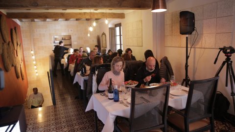 El director de Catalunya Ràdio, Saül Gordillo, assisteix al programa especial de Catalunya migdia amb Òscar Fernárndez i Empar Moliner amb oients al restaurant Casa Balcells, tertulians tarragonins i entrevista a l'alcalde de la ciutat, Pau Ricomà. Tarragona. 15 de gener de 2020