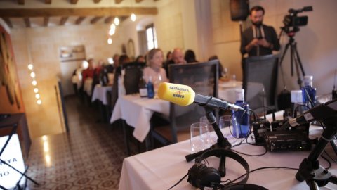 El director de Catalunya Ràdio, Saül Gordillo, assisteix al programa especial de Catalunya migdia amb Òscar Fernárndez i Empar Moliner amb oients al restaurant Casa Balcells, tertulians tarragonins i entrevista a l'alcalde de la ciutat, Pau Ricomà. Tarragona. 15 de gener de 2020