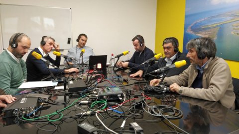 Programa especial Catalunya migdia amb Òscar Fernández des de Deltebre amb motiu dels efectes del temporal Gloria al delta de l'Ebre, amb Adam Tomàs, alcalde d'Amposta, Joan Castor, de Sant Jaume d'Enveja, Lluís Soler, de Deltebre, Joan Roig, alcalde d'Alcanar i president del Consell Comarcal del Montsià, i Xavier Curto, vicepresident de la Taula de Consens pel Delta i de la Comunitat de Regants del Marge Esquerre. Deltebre. 22 de gener de 2020