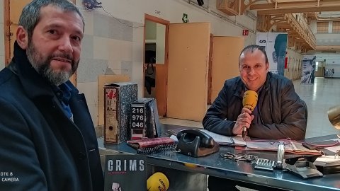 El periodista Carles Porta explica el salt de Crims a TV3, al Catalunya nit de Catalunya Ràdio, des de la presó Model. Barcelona. 29 de gener de 2020