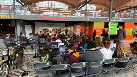 El director de Catalunya Ràdio, Saül Gordillo, inaugura el nou estudi de Catalunya Ràdio al Museu de la Ciència i de la Tècnica de Catalunya mNACTEC, amb la directora general del Patrimoni Cultural, Elsa Ibar, el regidor d'Economia Social i Innovació, Universitats, Turisme i Projectes Audiovisuals, Josep Forn, i el director del museu, Jaume Perarnau. Programa especial de L'apocalipsi del matí de Catalunya Ràdio per estrenar l'estudi 17. Terrassa. 11 de febrer de 2020