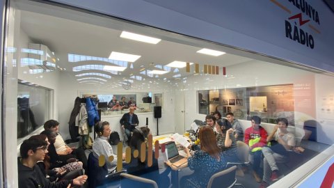 El director de Catalunya Ràdio, Saül Gordillo, inaugura el nou estudi de Catalunya Ràdio al Museu de la Ciència i de la Tècnica de Catalunya mNACTEC, amb la directora general del Patrimoni Cultural, Elsa Ibar, el regidor d'Economia Social i Innovació, Universitats, Turisme i Projectes Audiovisuals, Josep Forn, i el director del museu, Jaume Perarnau. Programa especial de L'apocalipsi del matí de Catalunya Ràdio per estrenar l'estudi 17. Terrassa. 11 de febrer de 2020