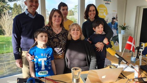 Programa especial del Popap de Catalunya Ràdio, amb Mariola Dinarès, pel Dia Mundial de la Ràdio des de la casa d'uns oients catalans que viuen a Copenhaguen, Dinamarca, i que escolten la ràdio a través de l'aplicació, la web i assistents de veu intel·ligents. 13 de febrer de 2020