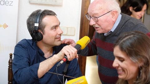 Programa especial del Catalunya migdia de Catalunya Ràdio, amb Òscar Fernández i Empar Moliner, pel Dia Mundial de la Ràdio des de la casa d'uns oients de Sant Cugat del Vallès. 13 de febrer de 2020