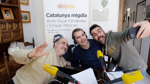 Programa especial del Catalunya migdia de Catalunya Ràdio, amb Òscar Fernández i Empar Moliner, pel Dia Mundial de la Ràdio des de la casa d'uns oients de Sant Cugat del Vallès. 13 de febrer de 2020