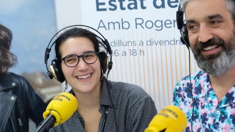 Programa especial de l'Estat de Gràcia de Catalunya Ràdio, amb Roger de Gràcia, Adam Martín, Maria Rovira i Juanjo Sáez, pel Dia Mundial de la Ràdio des d'una perruqueria de Mollet del Vallès on habitualment s'escolta Catalunya Ràdio. Mollet del Vallès. 13 de febrer de 2020