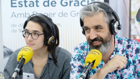 Programa especial de l'Estat de Gràcia de Catalunya Ràdio, amb Roger de Gràcia, Adam Martín, Maria Rovira i Juanjo Sáez, pel Dia Mundial de la Ràdio des d'una perruqueria de Mollet del Vallès on habitualment s'escolta Catalunya Ràdio. Mollet del Vallès. 13 de febrer de 2020