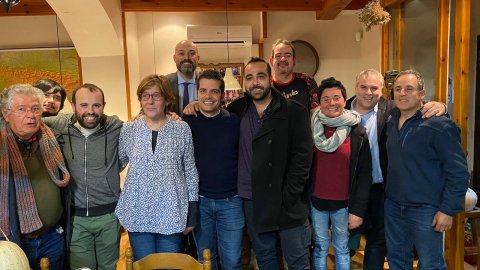 El director de Catalunya Ràdio, Saül Gordillo, assisteix al programa especial de l'APM? de Catalunya Ràdio, amb Xavi Cazorla, Ernest Codina i Peyu, pel Dia Mundial de la Ràdio des d'un restaurant de Gósol, acompanyat del seu alcalde, Lluís Campmajó. Gósol. 13 de febrer de 2020