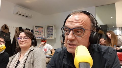 Programa especial del Catalunya nit de Catalunya Ràdio, amb Kilian Sebrià i Laura Rosel, pel Dia Mundial de la Ràdio des d'una autoescola de Lleida on s'escolta Catalunya Ràdio, en què hi participa l'alcalde, Miquel Pueyo. 13 de febrer de 2020