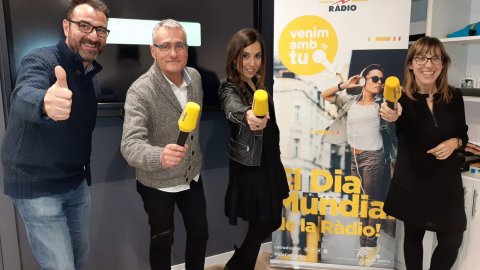 Programa especial del Catalunya nit de Catalunya Ràdio, amb Kilian Sebrià i Laura Rosel, pel Dia Mundial de la Ràdio des d'una autoescola de Lleida on s'escolta Catalunya Ràdio, en què hi participa l'alcalde, Miquel Pueyo. 13 de febrer de 2020
