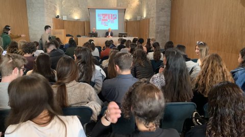El director de Catalunya Ràdio, Saül Gordillo, i el coordinador d'iCat, Carles Aledo, pronuncien una xerrada sobre l'emissora musical i cultural a la Facultat de Turisme de la Universitat de Girona. 26 de febrer de 2020
