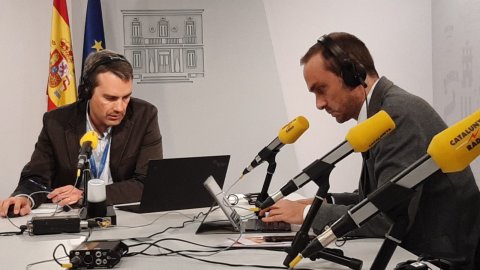 Programa especial del Catalunya migdia de Catalunya Ràdio, amb Òscar Fernández, des de La Moncloa, amb motiu de la reunió de la taula de diàleg entre els governs espanyol i català. Madrid 26 de febrer de 2020