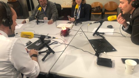 Programa especial del Catalunya migdia de Catalunya Ràdio, amb Òscar Fernández, des de La Moncloa, amb motiu de la reunió de la taula de diàleg entre els governs espanyol i català. Madrid 26 de febrer de 2020