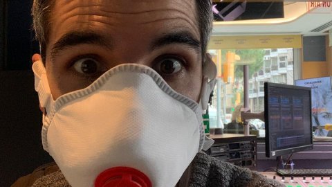 El matí de Catalunya Ràdio amb les primeres mesures de prevenció per la pandèmia de la Covid-19. Barcelona. 17 de març de 2020