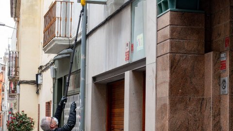 El corresponsal de Catalunya Ràdio al Maresme i el Vallès, Miquel Jarque, cobreix la informació sobre la pandèmia de la Covid-19. 23 d'abril de 2020