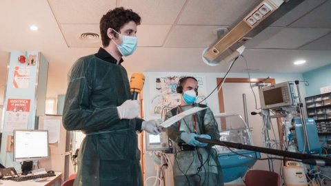 El suplement de Catalunya Ràdio, amb Roger Escapa, visita l'Hospital Universitari Mútua de Terrassa per conèixer com s'han adequat els serveis mèdics per atendre les dones embarassades. Terrassa. 8 de maig de 2020