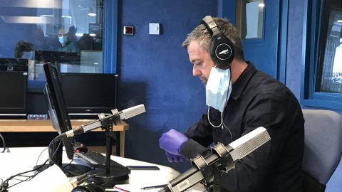 El director de Catalunya Ràdio, Saül Gordillo, i el cap de Continguts, Santi Faro, intervenen al Popap, de Mariola Dinarès, sobre els canvis en la programació i en la manera de fer ràdio amb motiu de la pandèmia de la Covid-19. Barcelona. 5 de maig de 2020