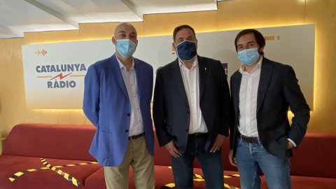 El director de Catalunya Ràdio, Saül Gordillo, rep el president d'ERC, Oriol Junqueras, empresonat al centre penitenciari de Lledoners, abans de l'entrevista a El matí de Catalunya Ràdio d'estiu, amb Albert Segura. Barcelona. 24 de juliol de 2020
