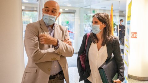 El director de Catalunya Ràdio, Saül Gordillo, rep la ministra d'Igualtat Irene Montero, entrevistada a El matí de Catalunya Ràdio amb Laura Rosel. Barcelona. 7 de setembre de 2020