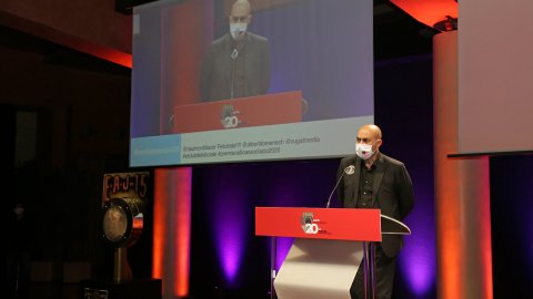 El director de Catalunya Ràdio, Saül Gordillo, rep el premi per Adolescents iCat i Adolescents XL de Catalunya Ràdio a la Gala dels 20ens Premis Ràdio Associació de Catalunya al Gran Teatre del Liceu. Barcelona. 8 d'octubre de 2020