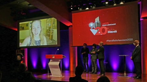 El director de Catalunya Ràdio, Saül Gordillo, rep el premi per Adolescents iCat i Adolescents XL de Catalunya Ràdio a la Gala dels 20ens Premis Ràdio Associació de Catalunya al Gran Teatre del Liceu. Barcelona. 8 d'octubre de 2020
