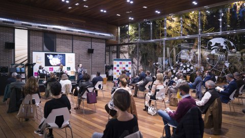 El director de Catalunya Ràdio, Saül Gordillo, participa en la presentació del llibre 'Som digitals' de la periodista Xantal Llavina, presentadora del programa Revolució 4.0, juntament amb l'economista Santiago Niño-Becerra, a la Casa del Llibre de Rambla Catalunya.  Barcelona. 19 d'octubre de 2020 