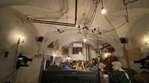 El búnquer, amb Peyu, Jaïr Domínguez i Neus Rossell, sense públic presencial per culpa de la pandèmia i amb oients que participen en el programa per via telemàtica. Gurb. 13 de novembre de 2020