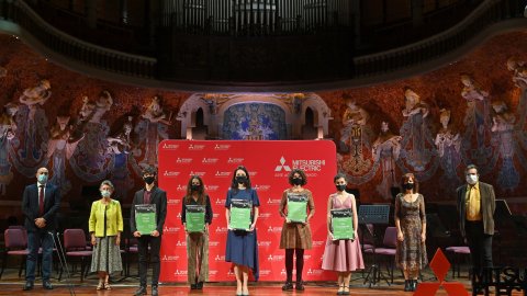 El director de Catalunya Ràdio, Saül Gordillo, assisteix a la cloenda dels Premis Primer Palau i entrega el Premi Catalunya Música a la soprano Mireia Tarragó, al Palau de la Música Catalana. Barcelona. 19 de novembre de 2020