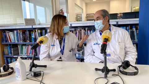 Programa especial d'El matí de Catalunya Ràdio, amb Laura Rosel, a l'Hospital Campus Universitari de la Vall d'Hebron amb motiu de la pandèmia de la Covid-19. Barcelona. 14 de desembre de 2020