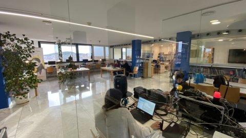 Programa especial d'El matí de Catalunya Ràdio, amb Laura Rosel, a l'Hospital Campus Universitari de la Vall d'Hebron amb motiu de la pandèmia de la Covid-19. Barcelona. 14 de desembre de 2020