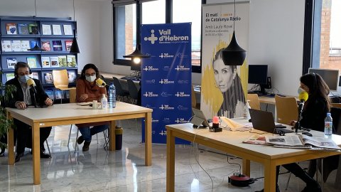 Programa especial d'El matí de Catalunya Ràdio, amb Laura Rosel, a l'Hospital Campus Universitari de la Vall d'Hebron amb motiu de la pandèmia de la Covid-19. Barcelona. 14 de desembre de 2020