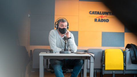 El cap de Continguts de Catalunya Ràdio, Santi Faro, intervé al programa El suplement de La Marató 2020 dedicat a la pandèmia per explicar com li ha afectat la Covid-19. Barcelona. 20 de desembre de 2020