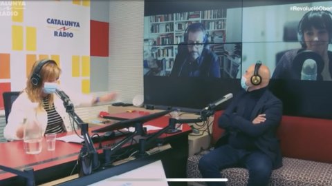 El director de Catalunya Ràdio i dels Mitjans Digitals de la CCMA, Saül Gordillo, participa en el programa Revolució oberta, de Xantal Llavina, sobre el fenomen del podcast, juntament amb Carles Porta, Gina Tost, Xevi Xirgo, Joel Díaz i Tomàs Fuentes. Barcelona. 27 d'abril de 2021