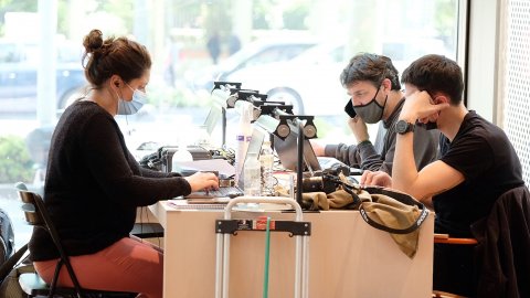 Programa especial d'El matí de Catalunya Ràdio, Popap, Catalunya migdia i Estat de Gràcia per Sant Jordi, el primer amb una relativa normalitat després de la pandèmia, en el marc de la campanya Impulsem cultura, a Casa Seat. Barcelona. 23 d'abril de 2021