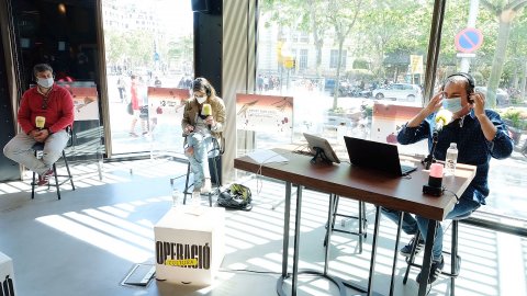 Programa especial d'El matí de Catalunya Ràdio, Popap, Catalunya migdia i Estat de Gràcia per Sant Jordi, el primer amb una relativa normalitat després de la pandèmia, en el marc de la campanya Impulsem cultura, a Casa Seat. Barcelona. 23 d'abril de 2021