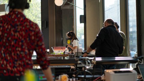 Programa especial d'El matí de Catalunya Ràdio, Popap, Catalunya migdia i Estat de Gràcia per Sant Jordi, el primer amb una relativa normalitat després de la pandèmia, en el marc de la campanya Impulsem cultura, a Casa Seat. Barcelona. 23 d'abril de 2021