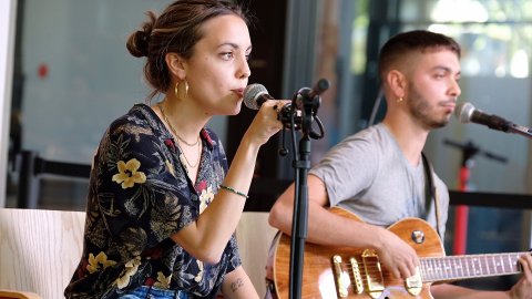 Programa especial d'El matí de Catalunya Ràdio, Popap, Catalunya migdia i Estat de Gràcia per Sant Jordi, el primer amb una relativa normalitat després de la pandèmia, en el marc de la campanya Impulsem cultura, a Casa Seat. Barcelona. 23 d'abril de 2021