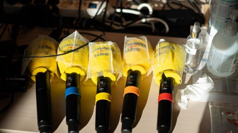 Programa especial d'El matí de Catalunya Ràdio, Popap, Catalunya migdia i Estat de Gràcia per Sant Jordi, el primer amb una relativa normalitat després de la pandèmia, en el marc de la campanya Impulsem cultura, a Casa Seat. Barcelona. 23 d'abril de 2021