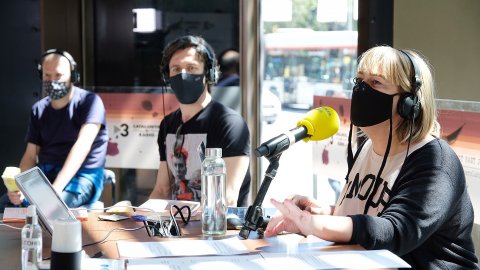 Programa especial d'El matí de Catalunya Ràdio, Popap, Catalunya migdia i Estat de Gràcia per Sant Jordi, el primer amb una relativa normalitat després de la pandèmia, en el marc de la campanya Impulsem cultura, a Casa Seat. Barcelona. 23 d'abril de 2021