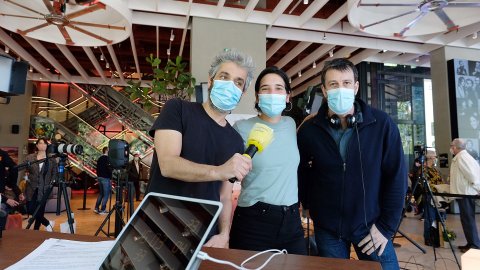 Programa especial d'El matí de Catalunya Ràdio, Popap, Catalunya migdia i Estat de Gràcia per Sant Jordi, el primer amb una relativa normalitat després de la pandèmia, en el marc de la campanya Impulsem cultura, a Casa Seat. Barcelona. 23 d'abril de 2021