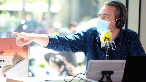 Programa especial d'El matí de Catalunya Ràdio, Popap, Catalunya migdia i Estat de Gràcia per Sant Jordi, el primer amb una relativa normalitat després de la pandèmia, en el marc de la campanya Impulsem cultura, a Casa Seat. Barcelona. 23 d'abril de 2021