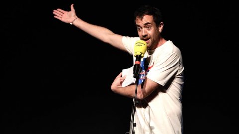 Els Radiòlegs de Catalunya Ràdio amb Peyu, Elisenda Pinda, Joel Díaz, Charlie Pee, Joan Grivé, Bru Esteve i Oye Sherman, al Teatre Goya. Segona edició. Actuació davant d'un públic format per oients de Catalunya Ràdio. Barcelona. 26 d'abril de 2021