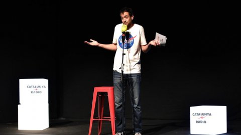 Els Radiòlegs de Catalunya Ràdio amb Peyu, Elisenda Pinda, Joel Díaz, Charlie Pee, Joan Grivé, Bru Esteve i Oye Sherman, al Teatre Goya. Segona edició. Actuació davant d'un públic format per oients de Catalunya Ràdio. Barcelona. 26 d'abril de 2021