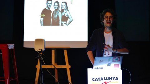 Els Radiòlegs de Catalunya Ràdio amb Peyu, Elisenda Pinda, Joel Díaz, Charlie Pee, Joan Grivé, Bru Esteve i Oye Sherman, al Teatre Goya. Segona edició. Actuació davant d'un públic format per oients de Catalunya Ràdio. Barcelona. 26 d'abril de 2021