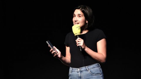 Els Radiòlegs de Catalunya Ràdio amb Peyu, Elisenda Pinda, Joel Díaz, Charlie Pee, Joan Grivé, Bru Esteve i Oye Sherman, al Teatre Goya. Segona edició. Actuació davant d'un públic format per oients de Catalunya Ràdio. Barcelona. 26 d'abril de 2021