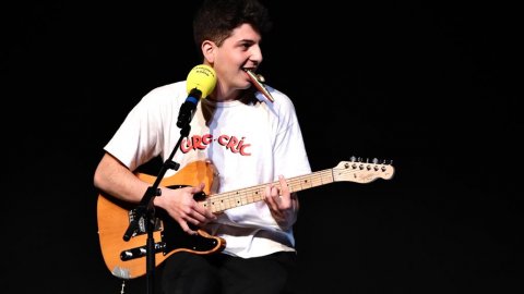 Els Radiòlegs de Catalunya Ràdio amb Peyu, Elisenda Pinda, Joel Díaz, Charlie Pee, Joan Grivé, Bru Esteve i Oye Sherman, al Teatre Goya. Segona edició. Actuació davant d'un públic format per oients de Catalunya Ràdio. Barcelona. 26 d'abril de 2021